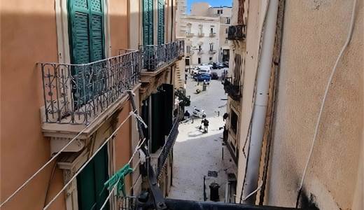 Superaffitti propone Prestigioso Appartamento in Ortigia